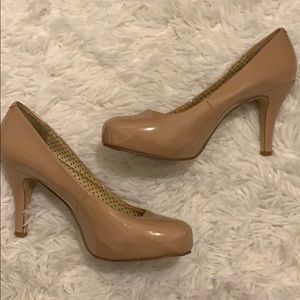 Size 7 Madden Girl Beige professional heels